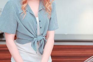 成人长袖怎么叠衣服视频,成人长袖衣物叠法视频教程-第1张图片-成人抖抈app