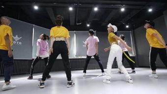 成人舞蹈寒假班视频教学,跟随视频轻松学习成人舞蹈技巧-第2张图片-成人抖抈app