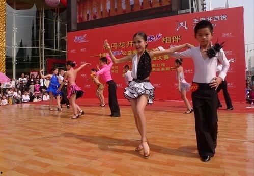 成人国标舞男生培训视频,舞步技巧与风采展示-第3张图片-成人抖抈app