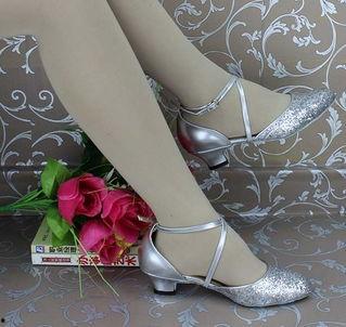 成人摩登舞蹈老师视频,解锁优雅舞步魅力-第1张图片-成人抖抈app