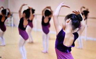 成人舞蹈踩胯压腿视频,踩胯压腿技巧全解析-第1张图片-成人抖抈app