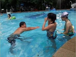 金山成人游泳教学视频,轻松掌握水上技巧，畅游夏日泳池-第2张图片-成人抖抈app