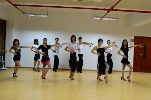 成人翻筋斗舞蹈视频教学,跟随视频轻松掌握成人翻筋斗技巧-第3张图片-成人抖抈app