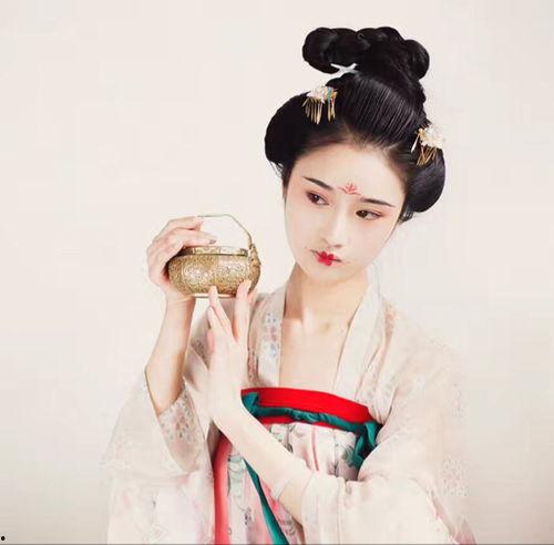 成人汉服发型视频大全,揭秘成人汉服发型视频大全-第3张图片-成人抖抈app