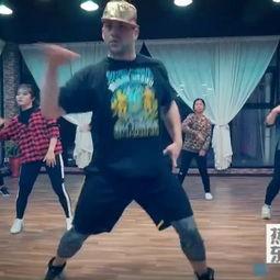 成人与孩子对唱视频,跨越代沟的温馨旋律-第2张图片-成人抖抈app