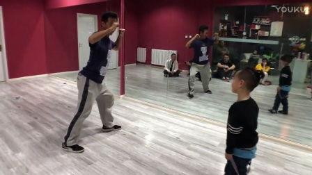 街舞成人简单大气视频教学,轻松掌握成人简单大气舞步-第3张图片-成人抖抈app 街舞成人简单大气视频教学,轻松掌握成人简单大气舞步-第3张图片-成人抖抈app