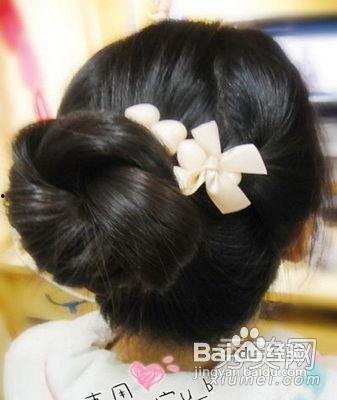 新年编发成人披发视频,成人披发教程,轻松打造优雅造型-第3张图片-成人抖抈app 新年编发成人披发视频,成人披发教程,轻松打造优雅造型-第3张图片-成人抖抈app