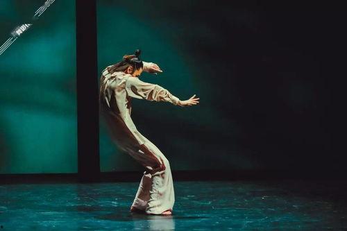 成人唯美大气扇舞视频-第2张图片-成人抖抈app