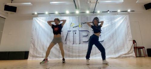 成人苗族独舞视频大全集,探寻民族文化的独特魅力-第1张图片-成人抖抈app