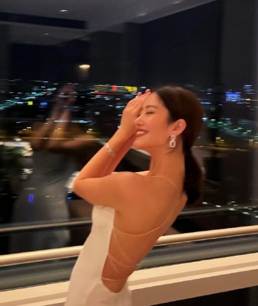 成人穿内衣跳舞视频教程-第3张图片-成人抖抈app