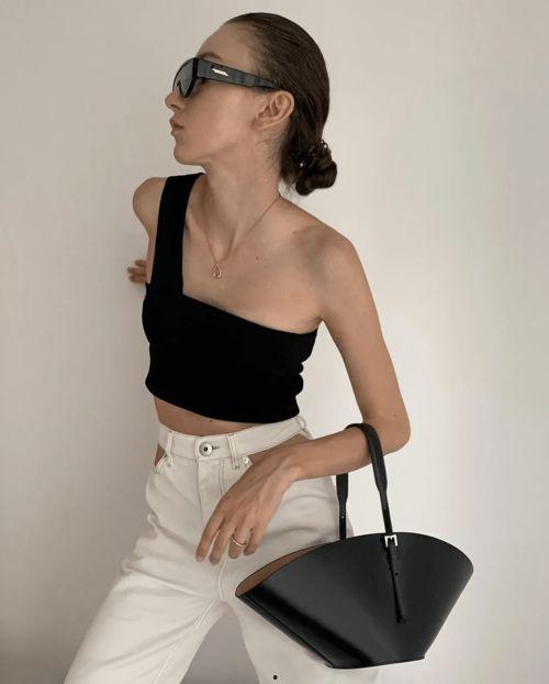 吊带成人背心怎么穿视频-第2张图片-成人抖抈app