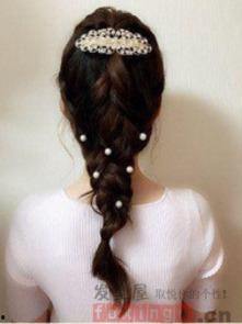 成人扎卷发视频教学,跟随视频教程打造时尚造型-第3张图片-成人抖抈app